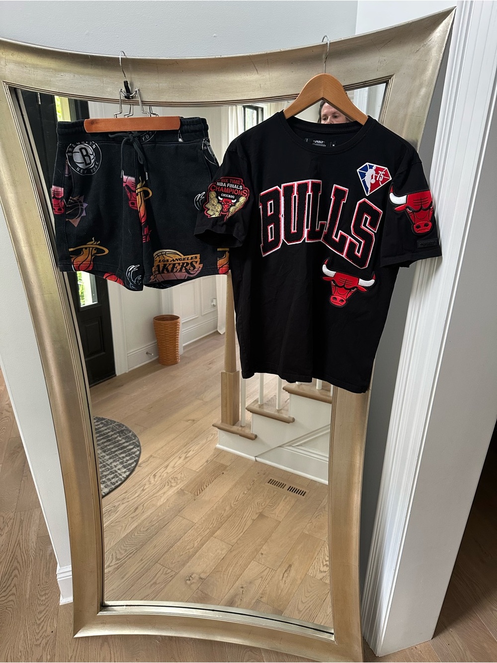 Hollister Black Graphic Drawstring Waistband Shorts, BULLS anniversary T
